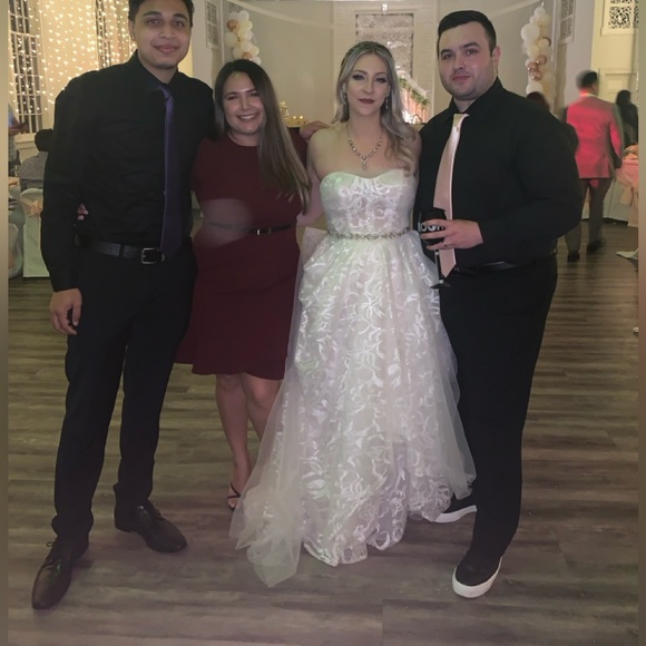 Vera wang wedding gown - Picture 4 of 6